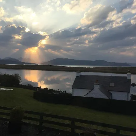 Tidal Cottage On The Shore Isle Of Skye Breakish Exterior photo